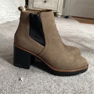 Naturalizer suede size 8 1/2 booties - barely worn!